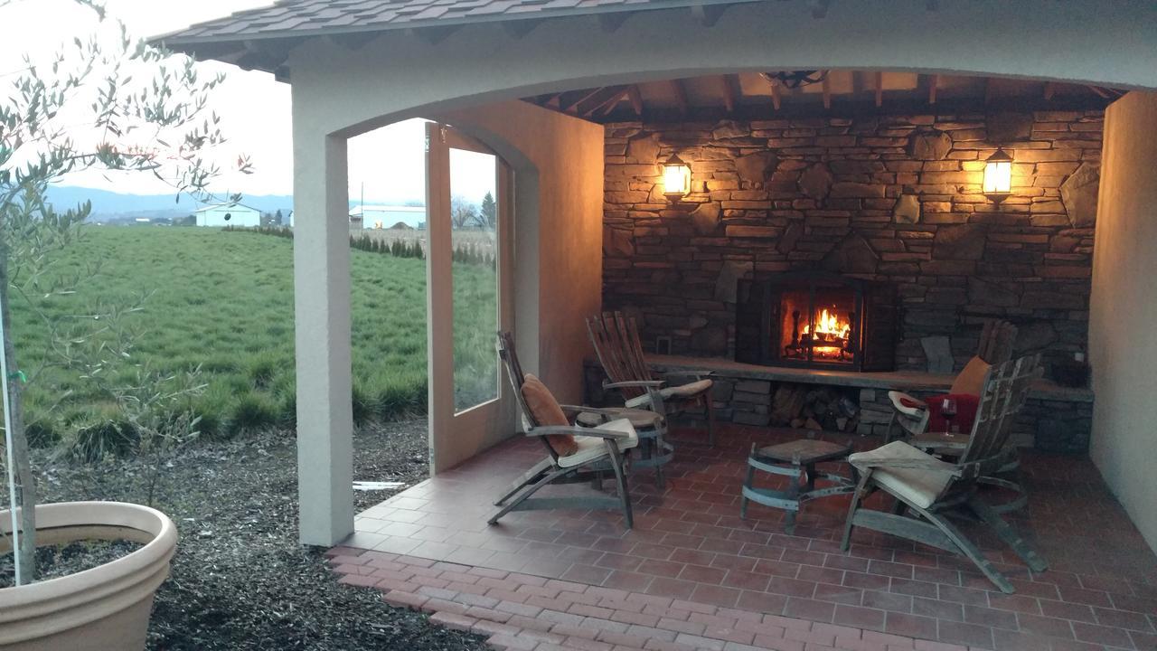 Casale Bed and Breakfast Forest Grove Exteriör bild